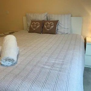 https://le-victoria-2p-moderne-les-pieds-dans-leau-parking-piscine.fr-provencehotel.com